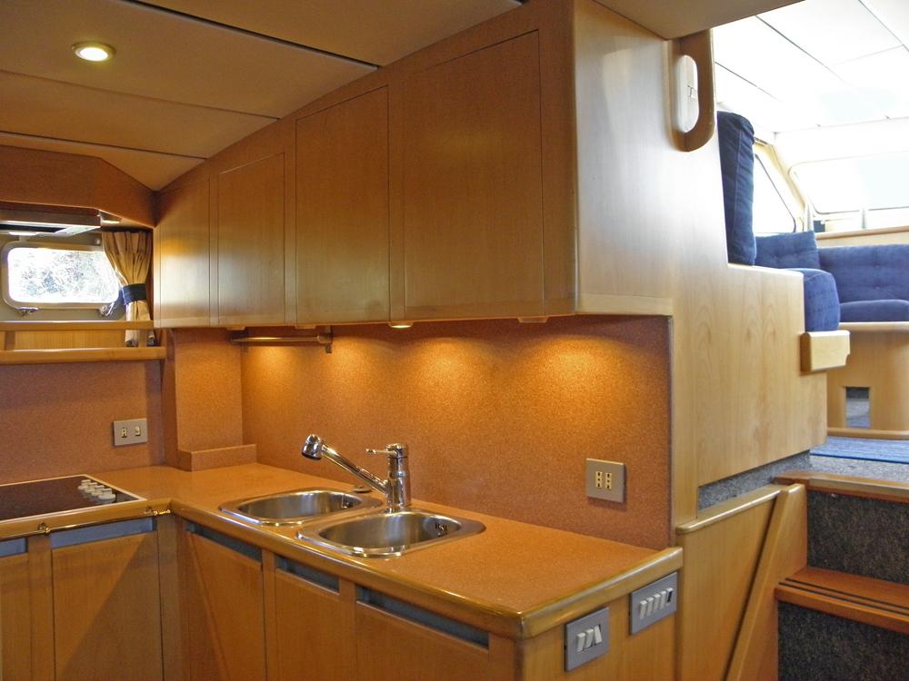 Aft cabin, Accommodation